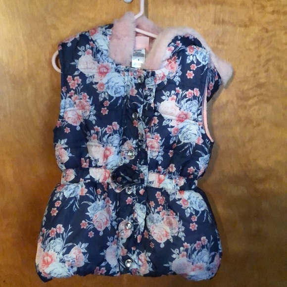 Vest - Picture 1 of 3